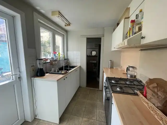 Brugge centrum, nabij ’t ZAND en  VESTEN, alle winkels, scholen, station&nbsp; &nbsp;TE RENOVEREN  RUIM WOONHUIS met ZONNIGE KOER foto 6
