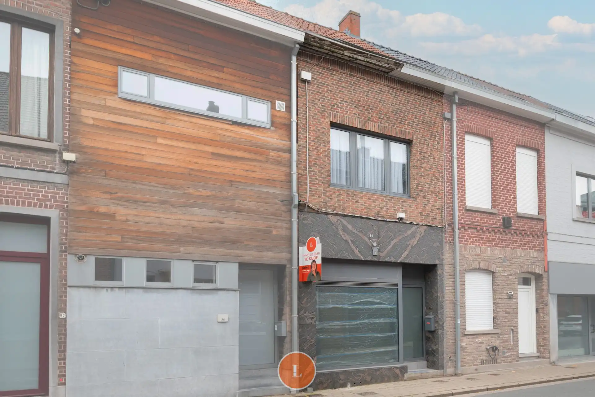 Handelshuis te koop in centrum Izegem foto {{pictureIndex}}