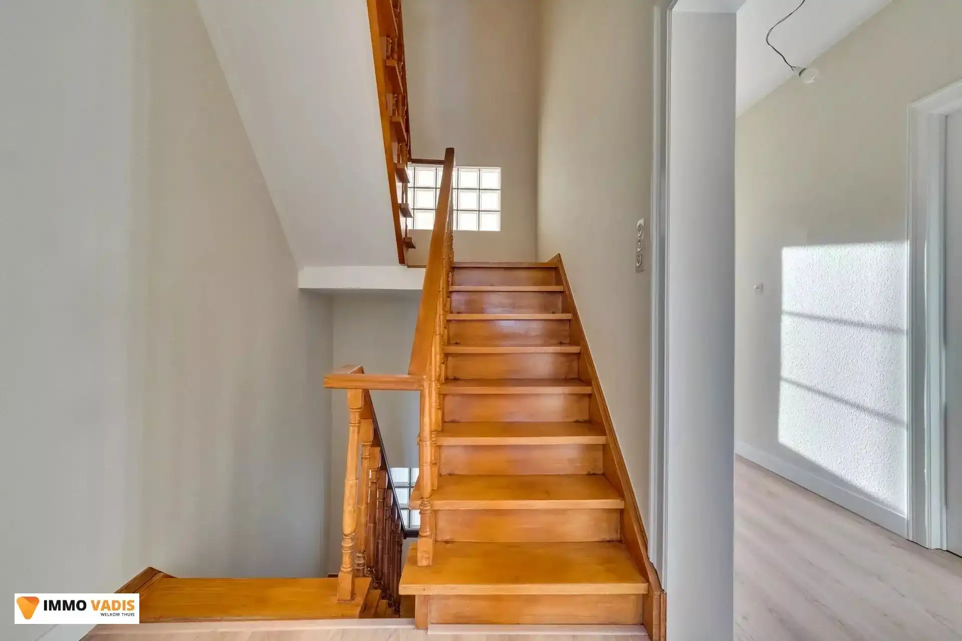 Karaktervolle herenwoning met vier slaapkamers, inpandige garage en tuin foto 15