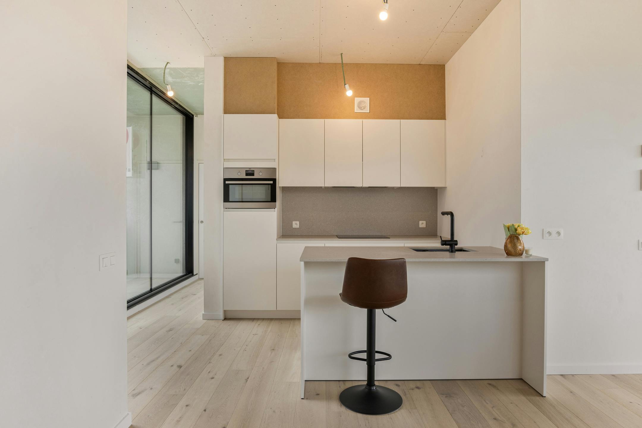 Nieuw instapklaar appartement te koop in Poperinge op centrale ligging foto 10
