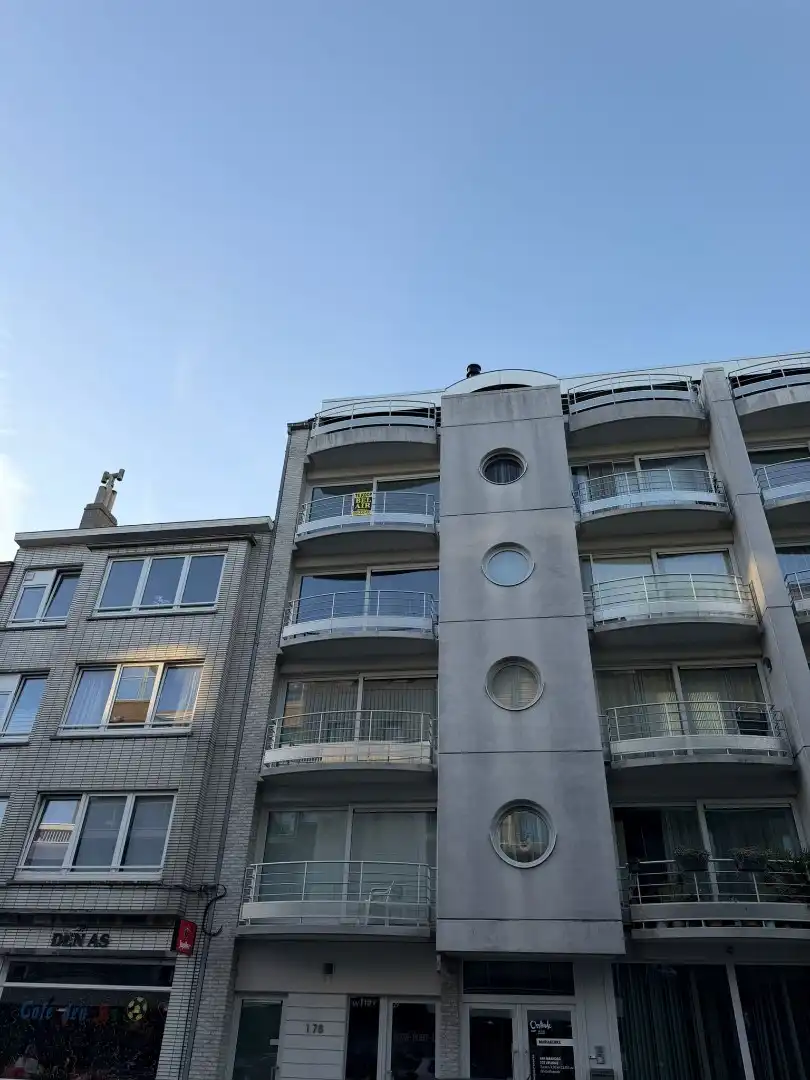 Zeer recent 2 slaapkamer appartement met open zicht /79 m2groot foto 16