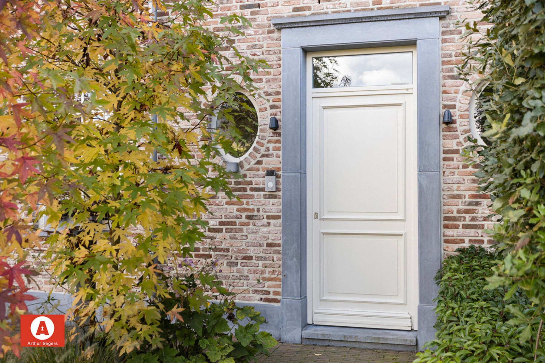 Hoogwaardige pastoriewoning met 4 slaapkamers op toplocatie foto 2