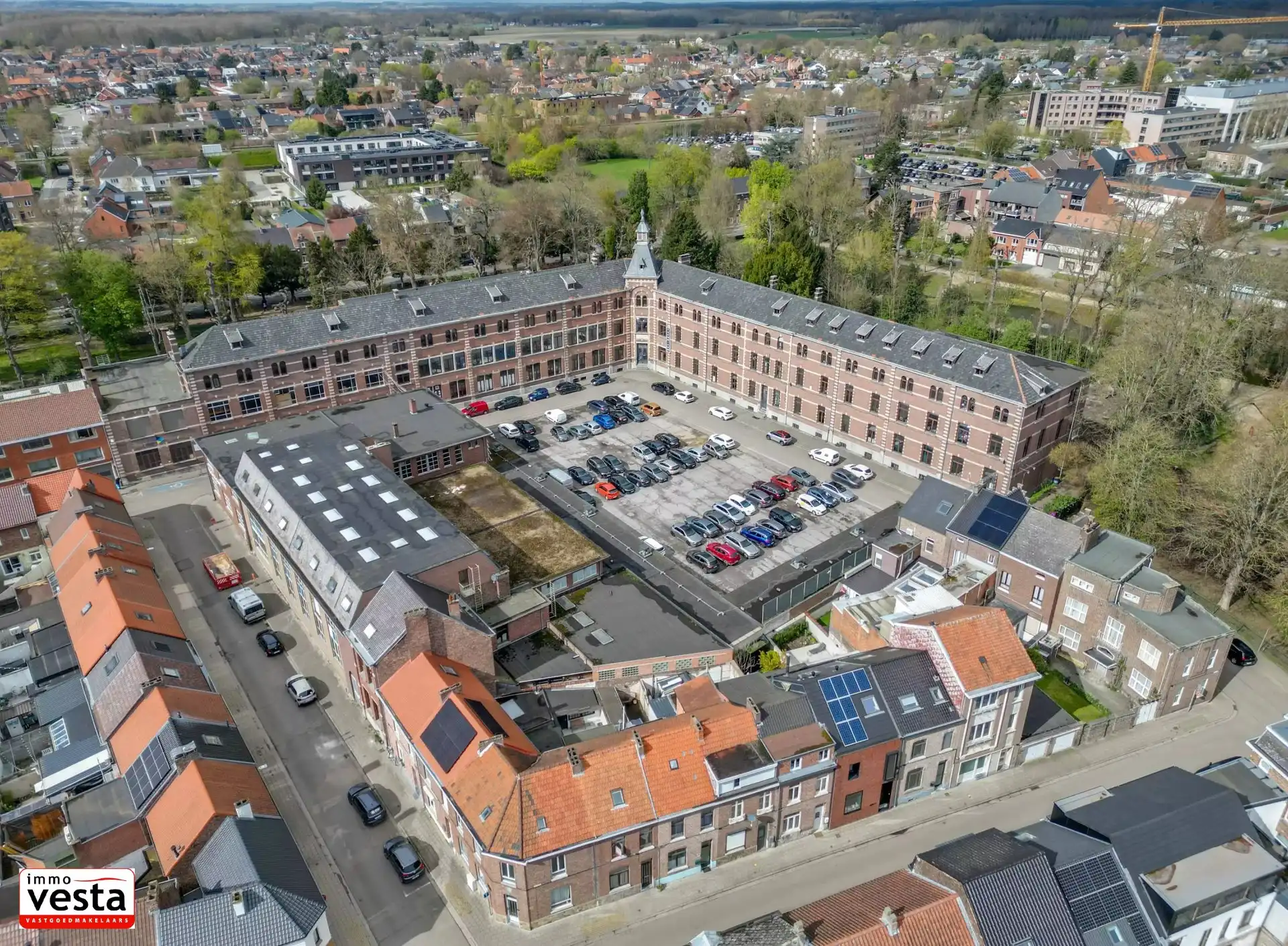 Op te knappen stadwoning op goede locatie foto 26