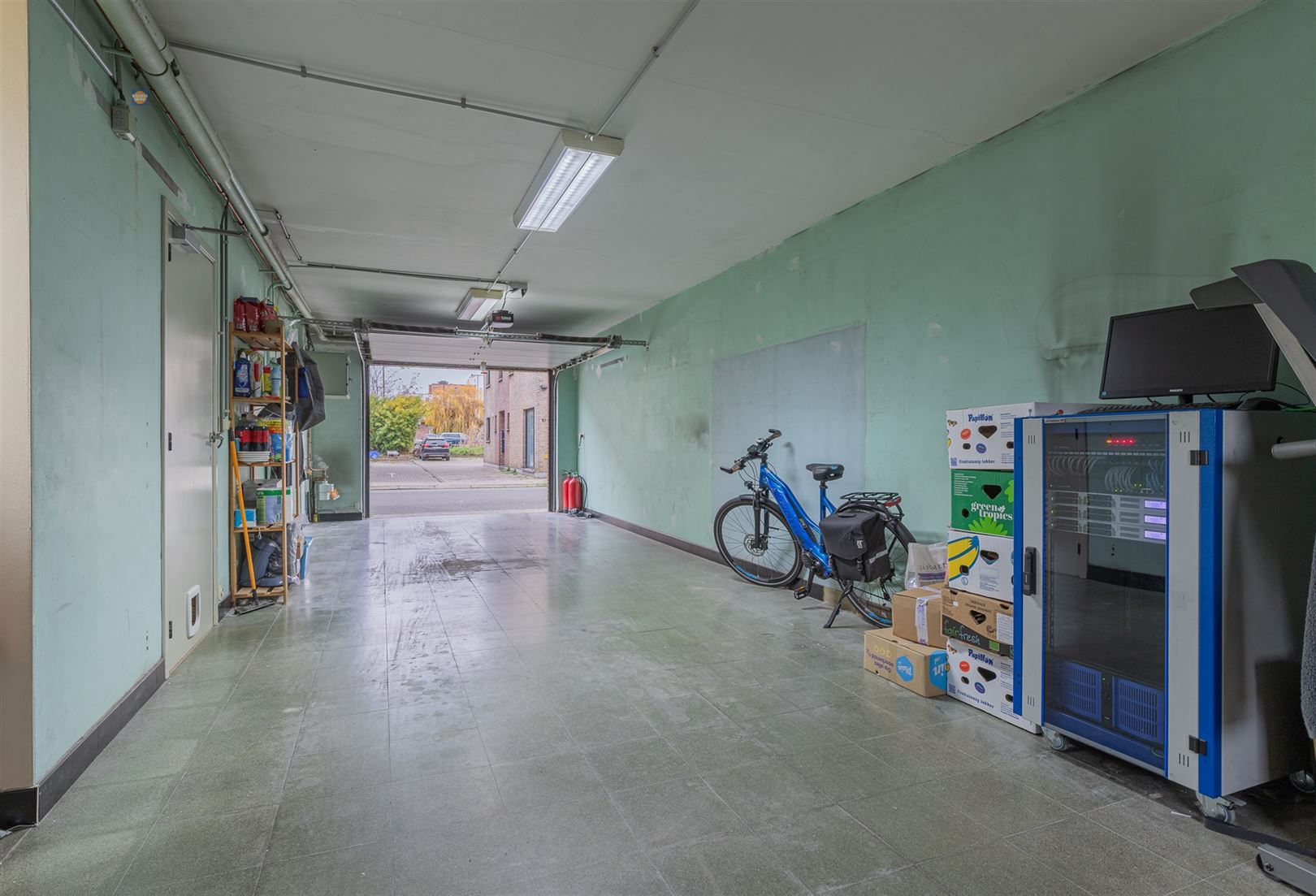 Ruime bel-etage met 3 slaapkamers, grote garage en gezellige tuin foto 15