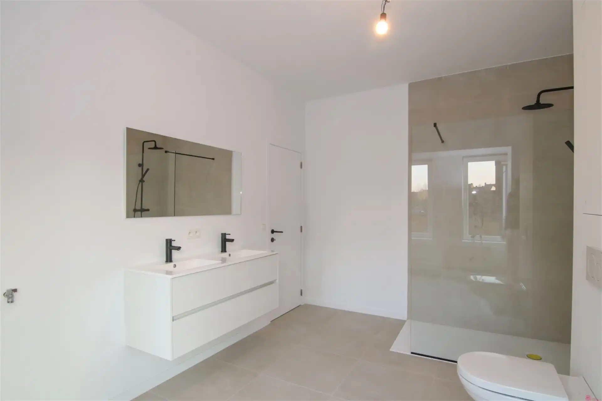 Mooi vernieuwde woning op Pius-X foto 13