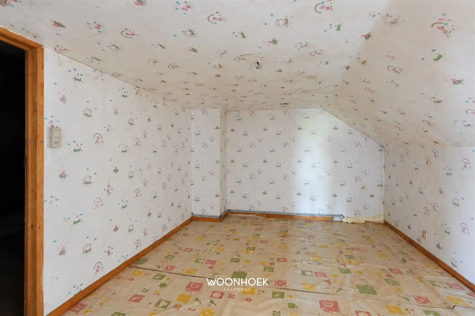 Gerenoveerde villa met bureau en 6 slaapkamers! foto 25