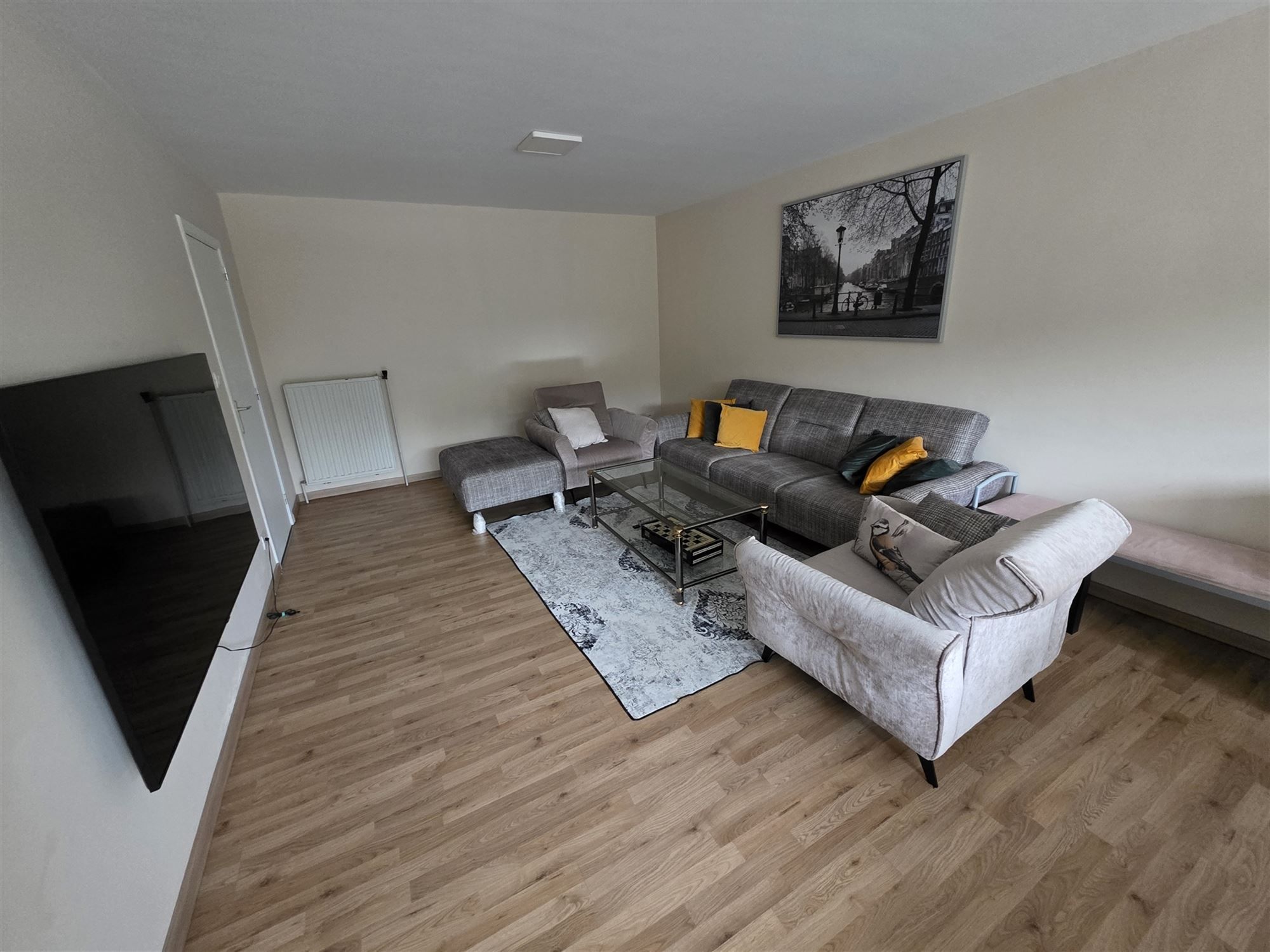 Instapklaar 2-slaapkamer appartement met terras en garage foto 5