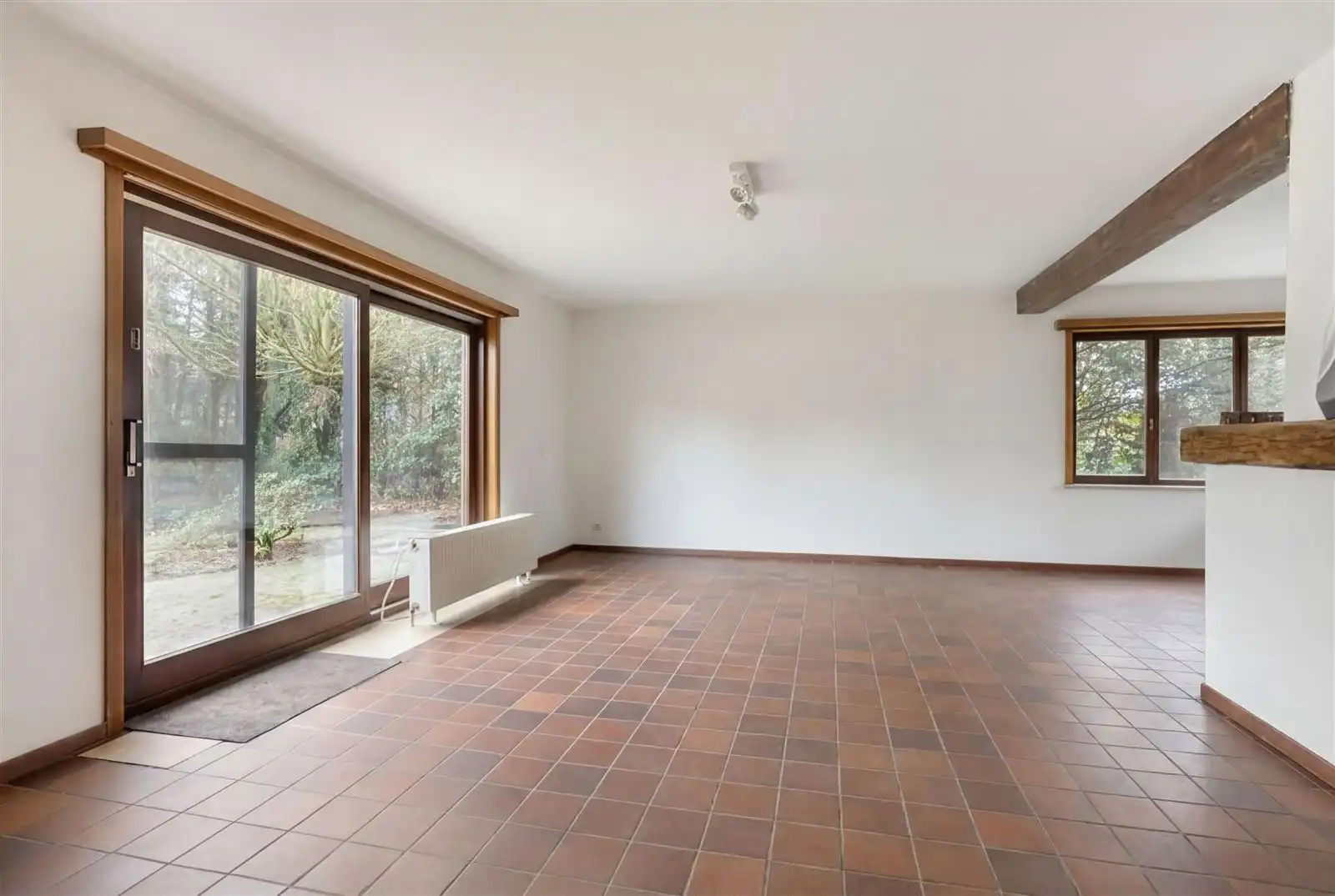 Villa op te frissen in hartje Pajottegem foto 6