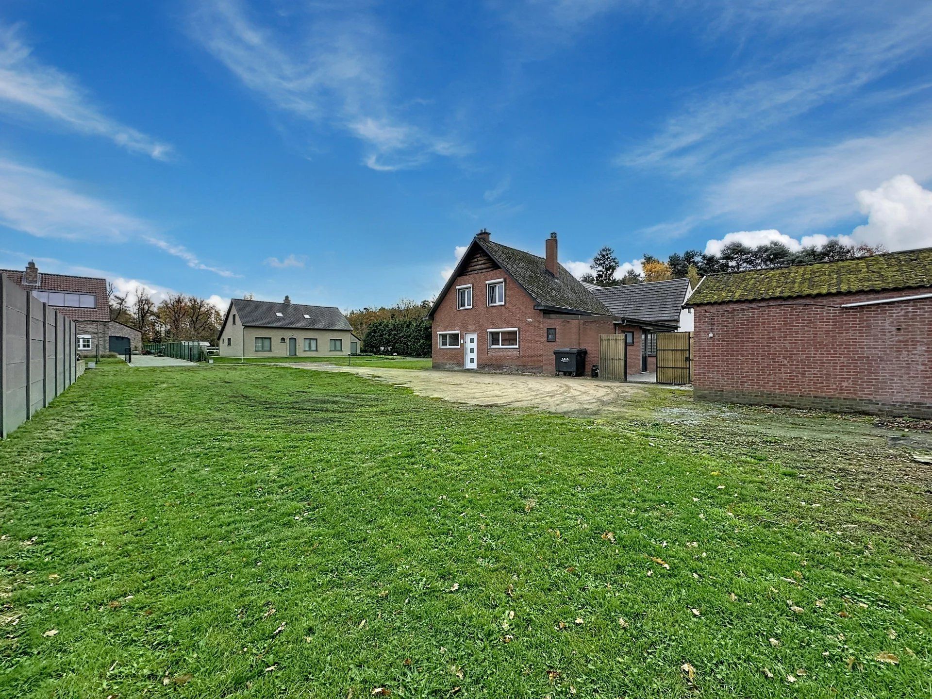 Op te frissen woning met 3 slaapkamers, op een groot perceel, eventueel 2 bouwplaatsen foto 36