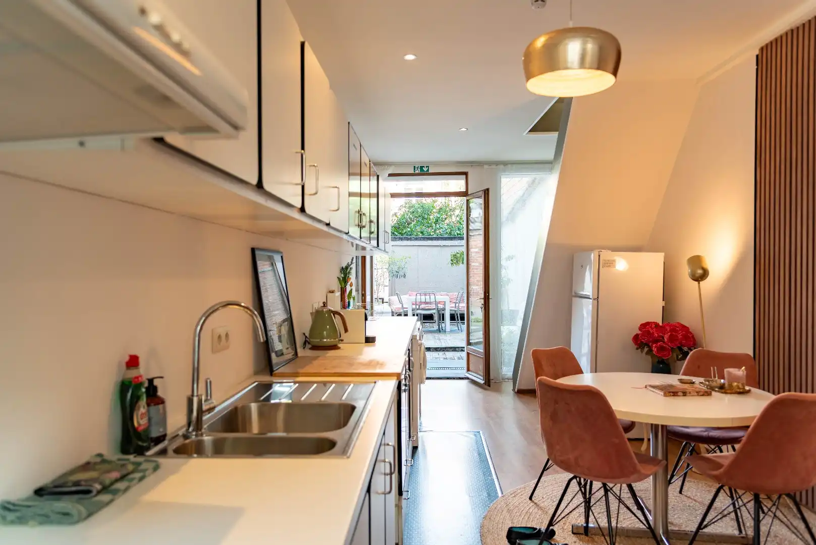 Charmante woning met 2 slaapkamers en stadstuin foto 2
