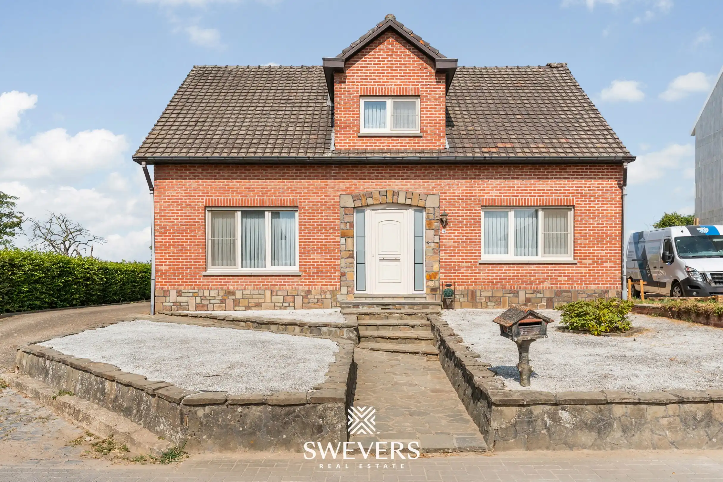 Ruime open bebouwing met 4 slaapkamers, grote garage en zonnig perceel van 15 are 28 ca foto 30