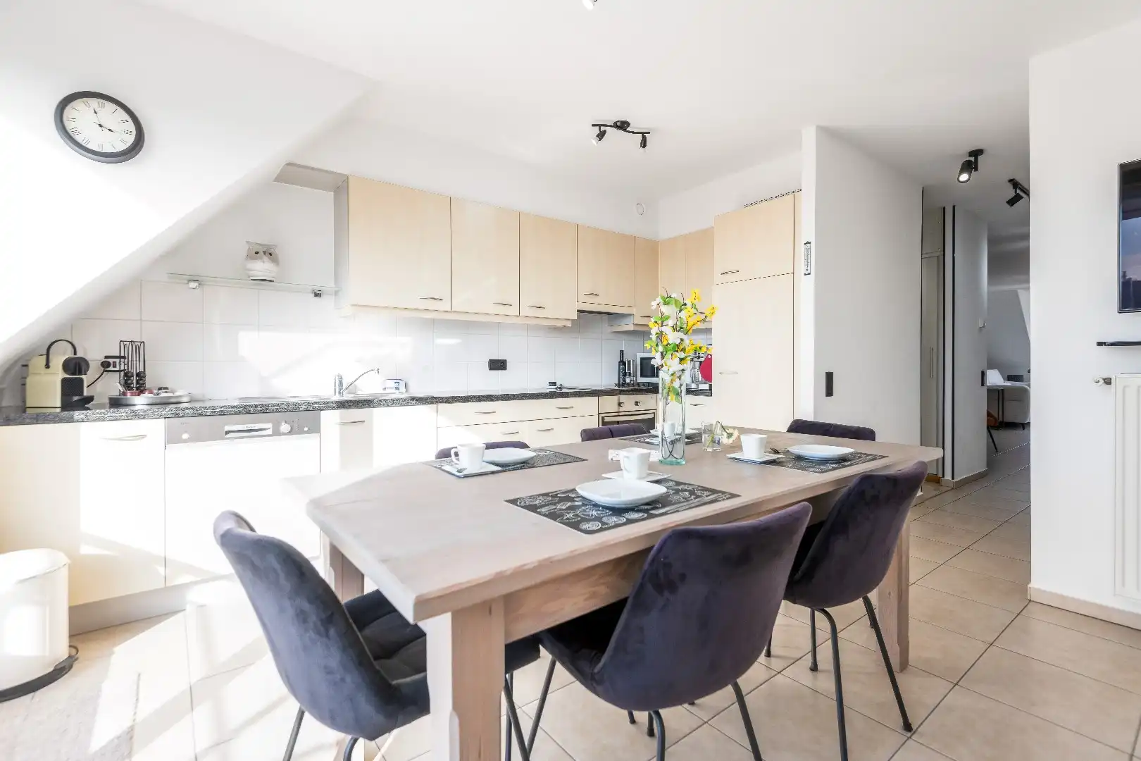 Duplex appartement met open zicht gelegen op de Lippenslaan ter hoogte v.h. Verweeplein. foto 8