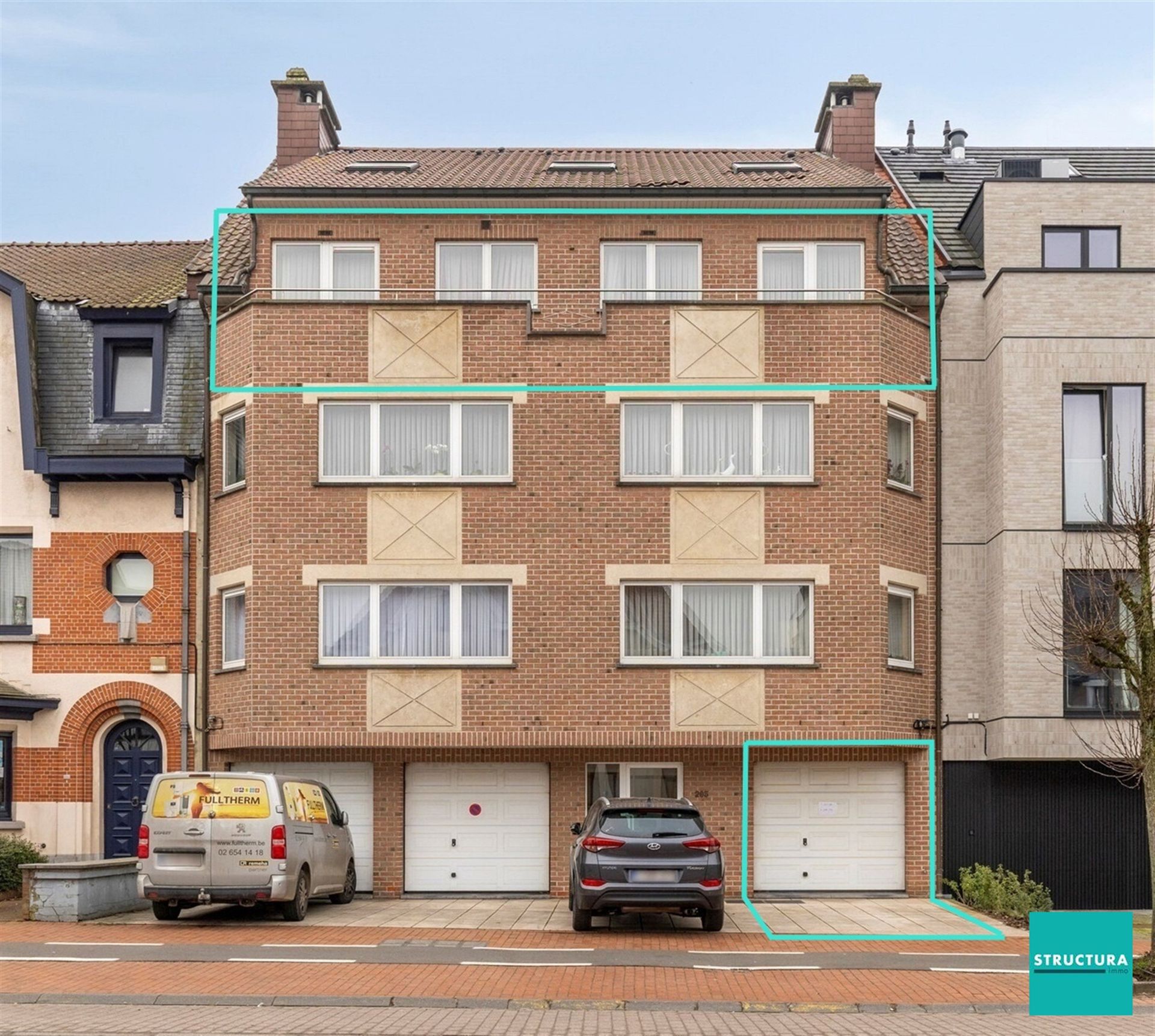 Ruim penthouse met drie slaapkamers, kelderberging en garage op toplocatie. foto {{pictureIndex}}