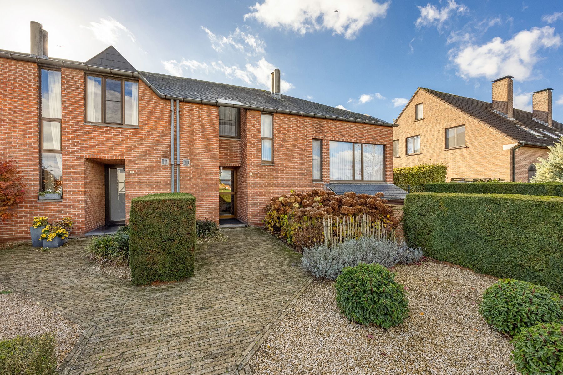 Hoofdfoto van de publicatie: Ruime eigentijdse gezinswoning op een perceel van ca. 468m² in het centrum van Hoogstraten