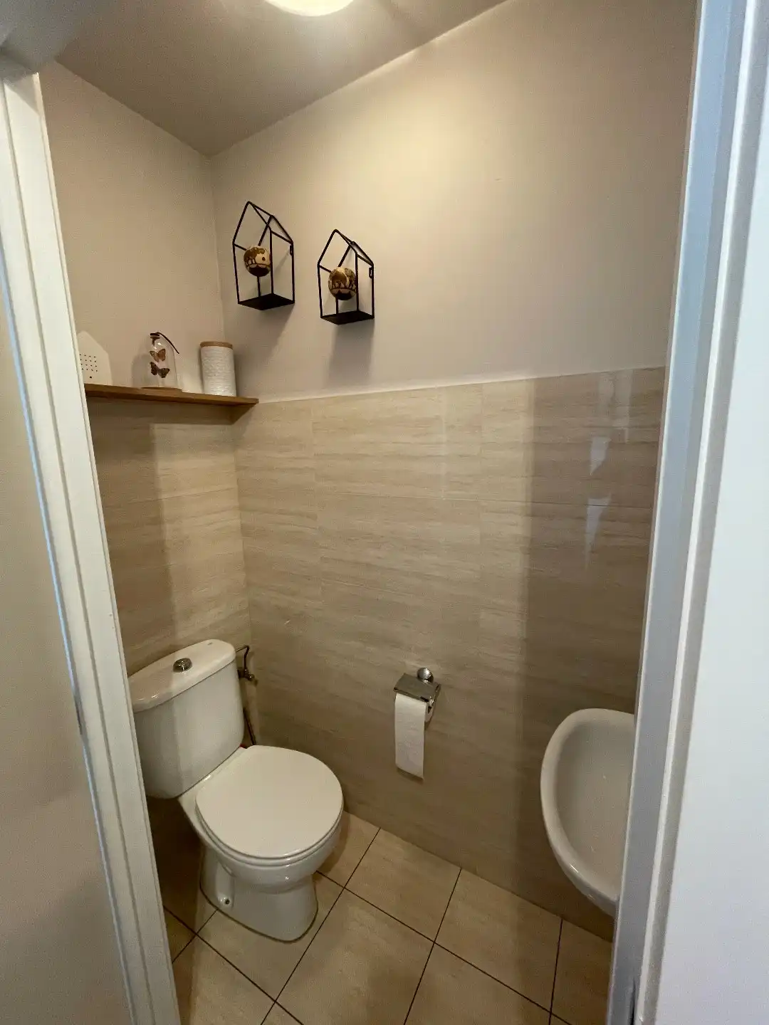 Verzorgde bel-etagewoning met 3 slpk, terras, patio  en garage nabij het centrum van As. foto 5