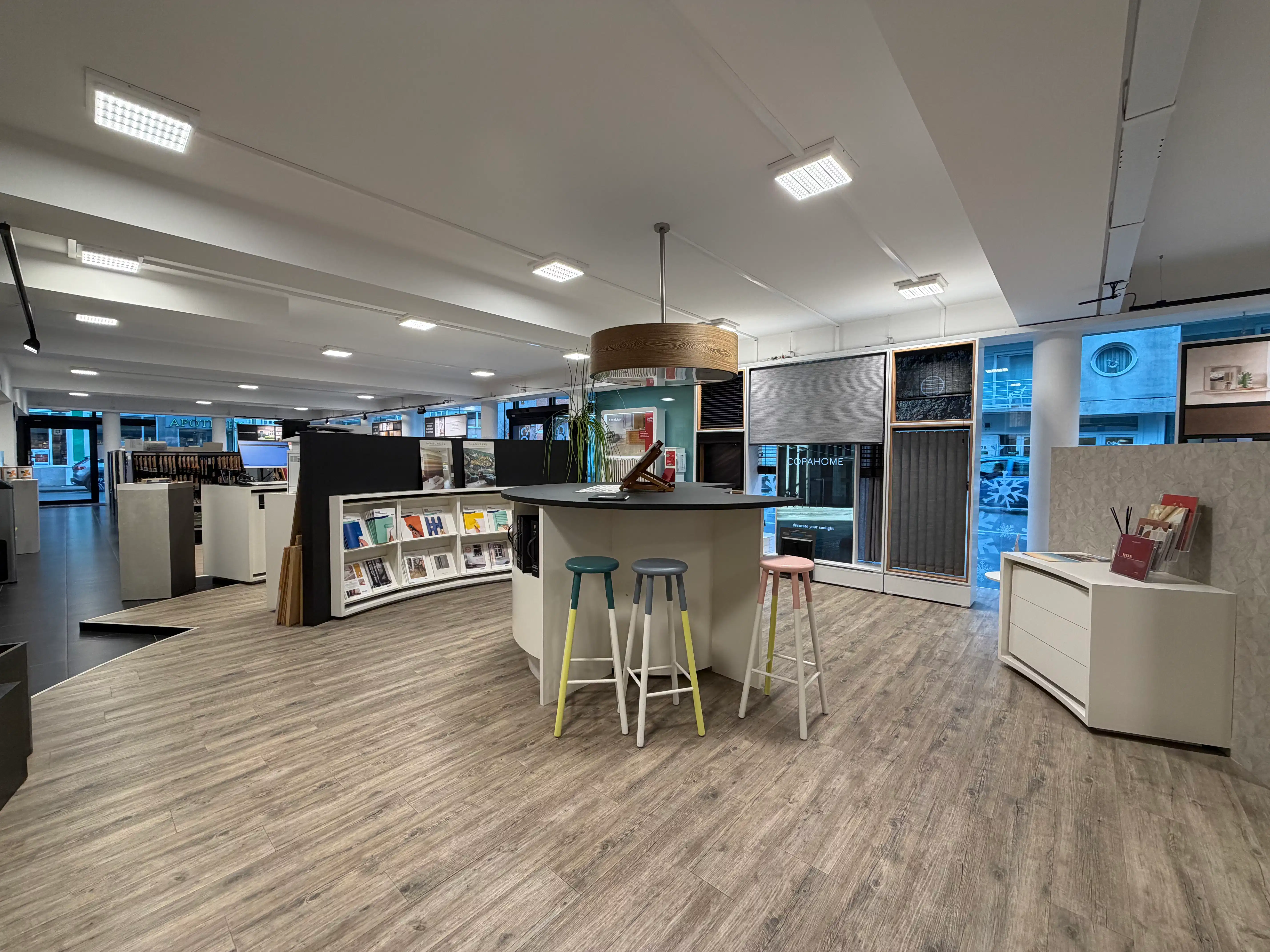 Handelsgelijkvloers 241m² in de Gouden Driehoek foto 3