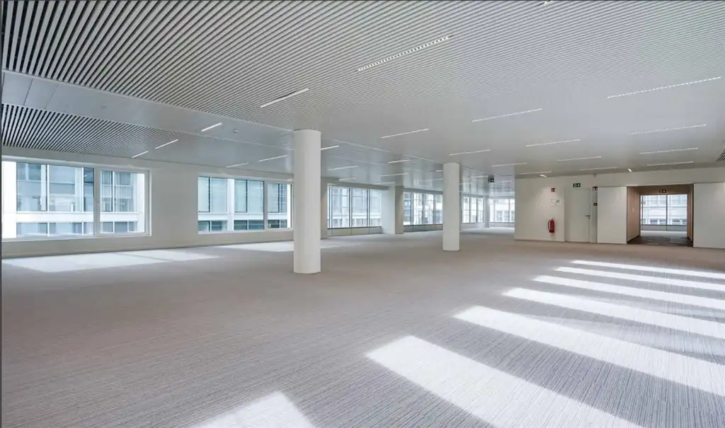 BELNINE: nieuwe kantoren 684m² te huur foto 9