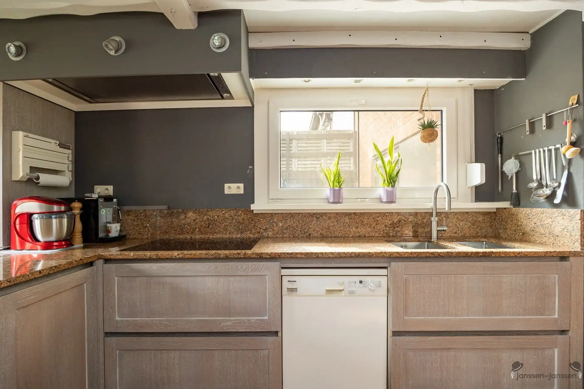 Charmant huis met EPC B en uitbreidingsmogelijkheden op gewilde locatie in Schoten foto 10