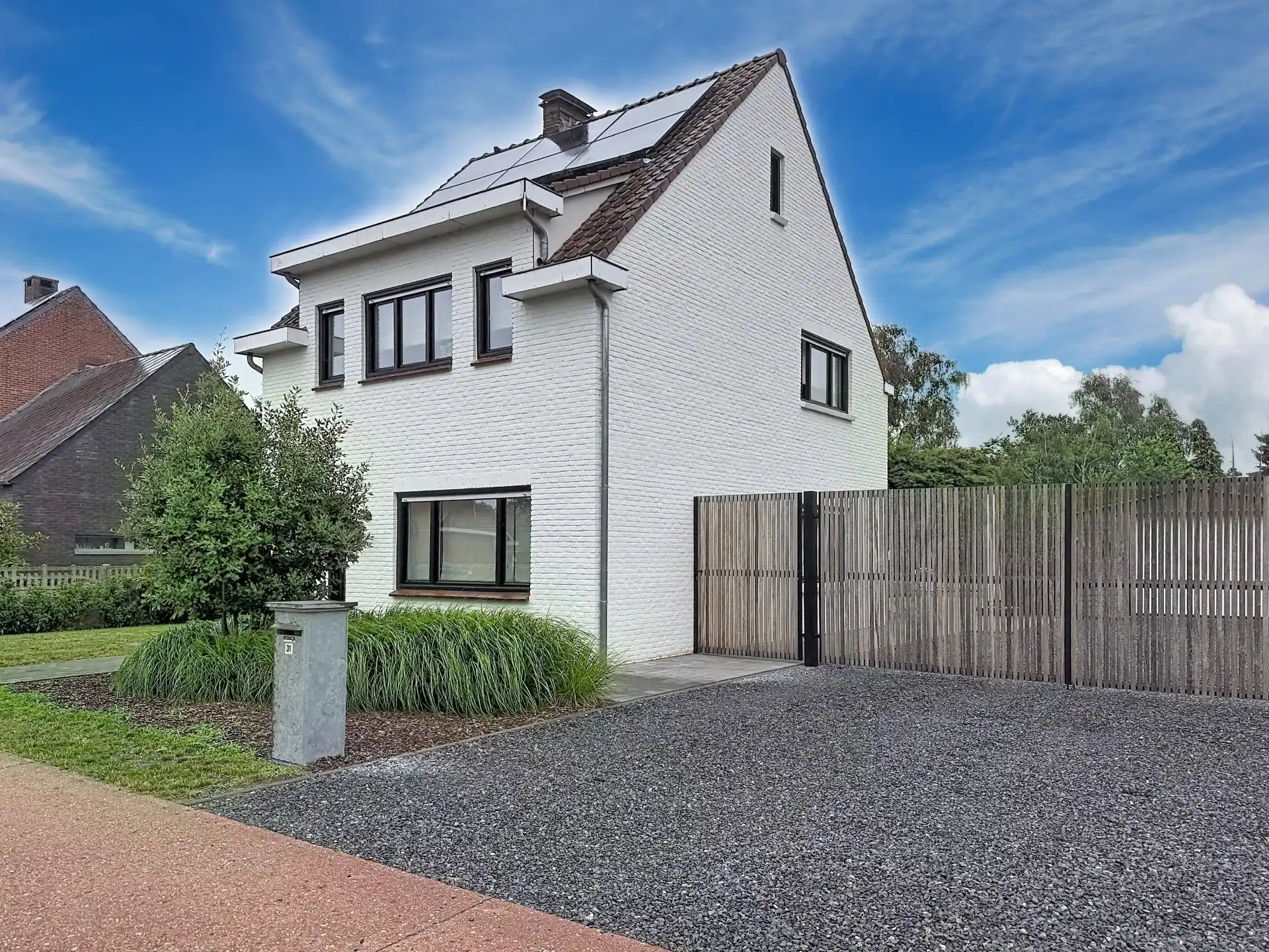 Instapklare gezellige woning op een mooi perceel met 3 slaapkamers en 2 badkamers foto {{pictureIndex}}