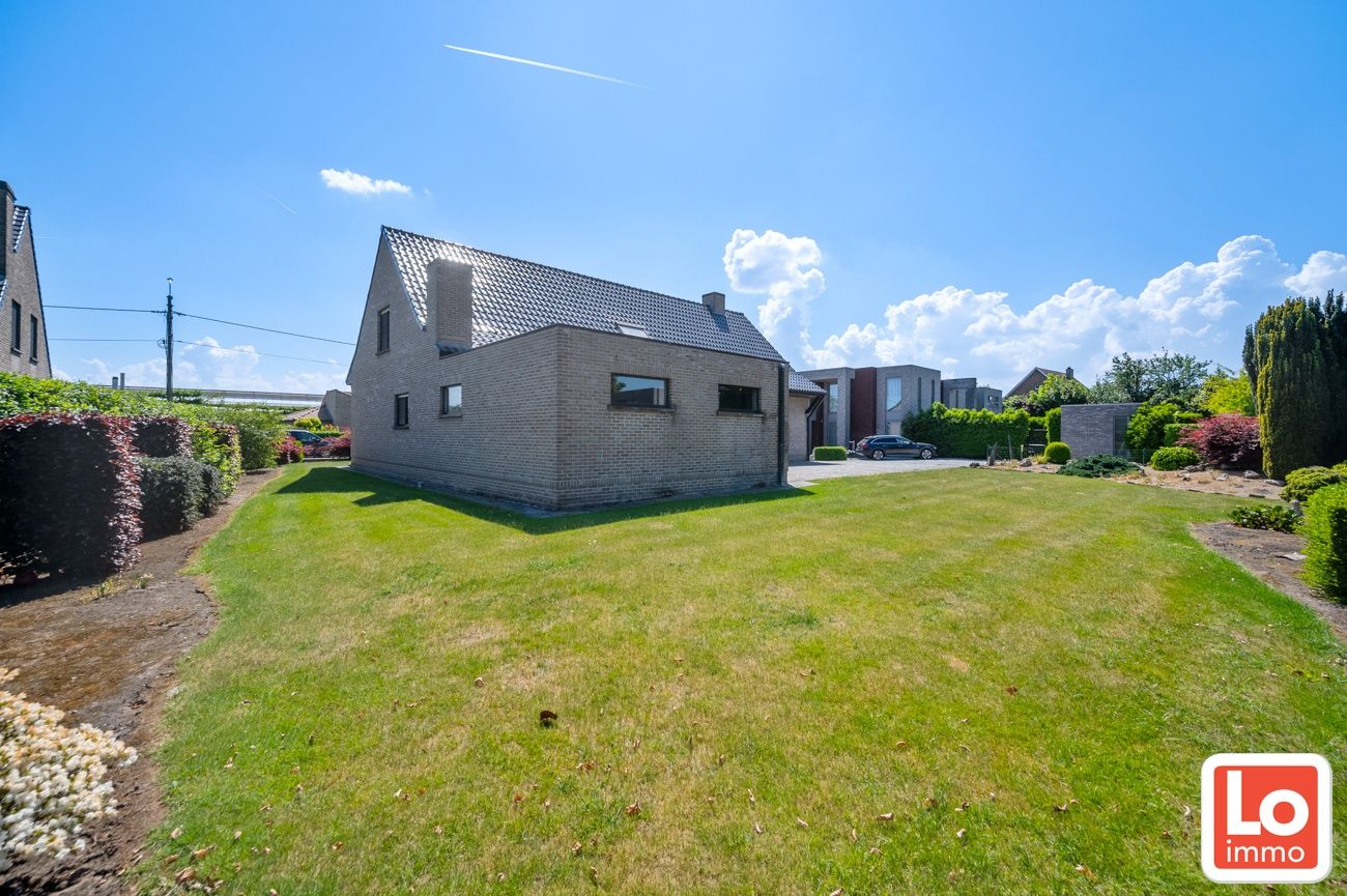 Mooie grote villa met 3 à 4 slaapkamers op een totaal van 1120m² foto 4