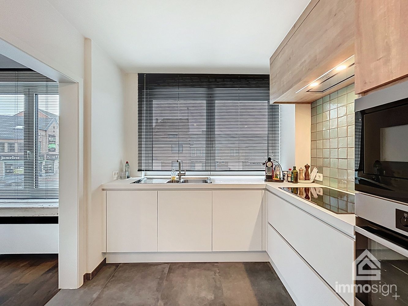 Ruim, lichtrijk appartement in hartje Bree! foto 9