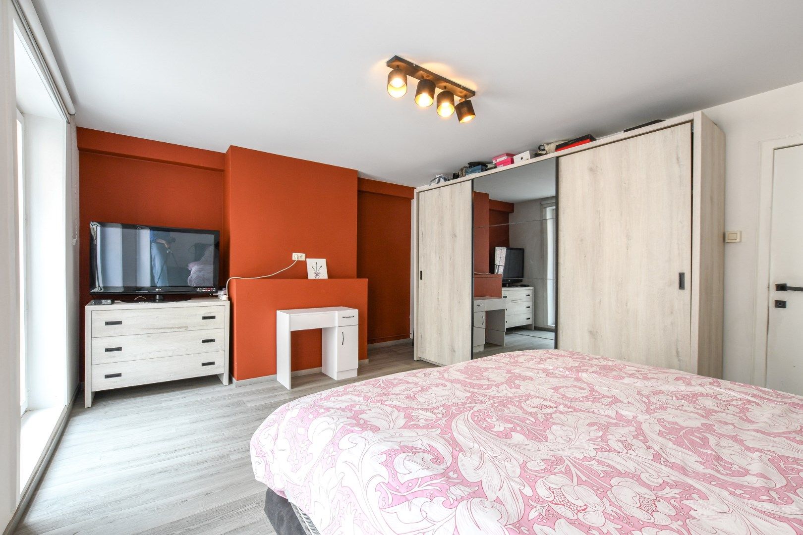 Ruime woning op 50 meter van de zee in Blankenberge foto 19