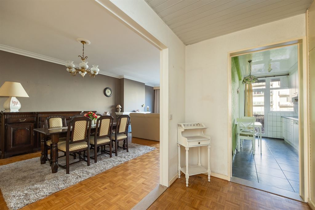 Ruim, instapklaar appartement (107m²) met visgraatparket en zuidgericht terras. foto 3