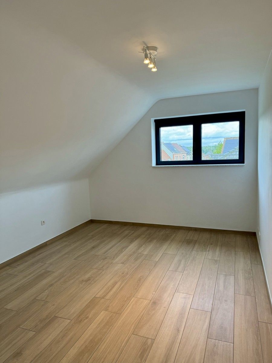 Duplex appartement met ruim terras te huur foto 8