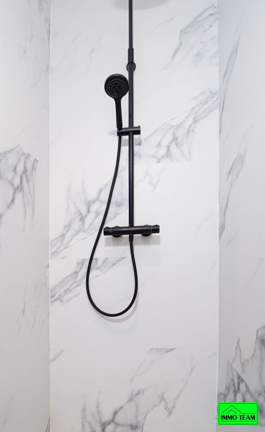 Volledig gerenoveerde instapklare woning nabij centrum Aalst foto 12