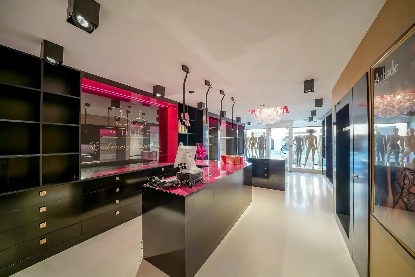 Ruime eengezinswoning in centrum Oudenburg met handelsruimte op gelijkvloers. foto 4