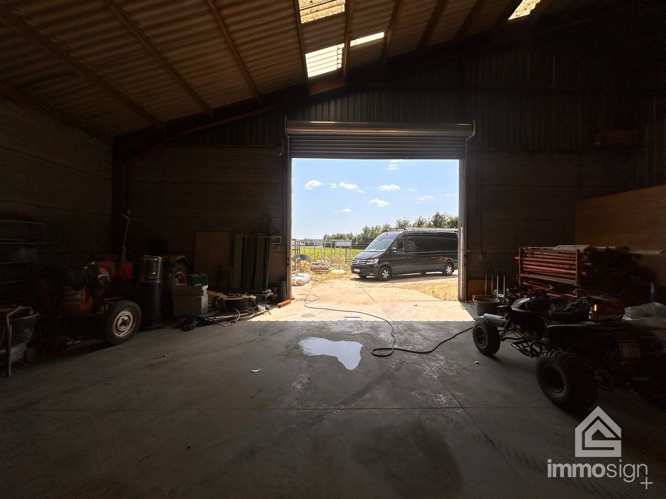 Loods van 180 m² ter opslag met grote automatische garagepoort te Bocholt! foto 3