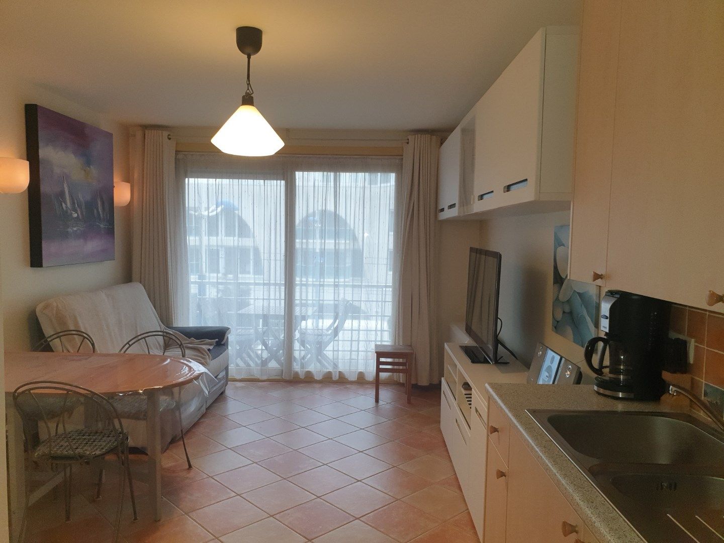 ZUIDGERICHT MODERN APPARTEMENT MET 2 SLAAPKAMERS OP EEN BOOGSCHEUT VAN DE ZEEDIJK GELEGEN foto 3