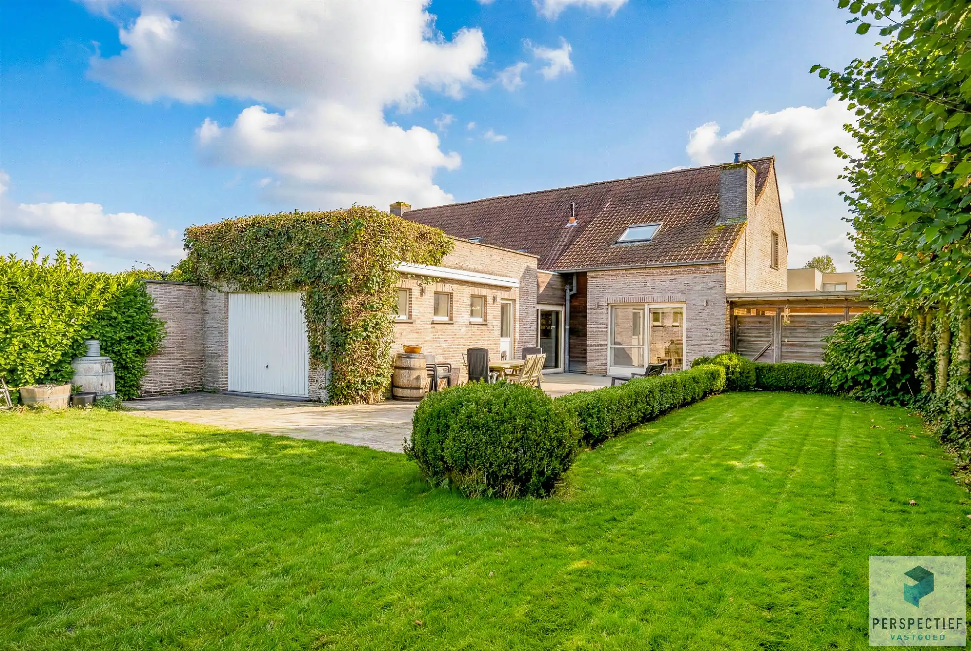 BEZOEKMOMENT ZATERDAG 21/02 VAN 9U TOT 10U30 |Recente woning met grote tuin en LANDELIJK UITZICHT op een perceel van maar liefst 1007m². foto {{pictureIndex}}