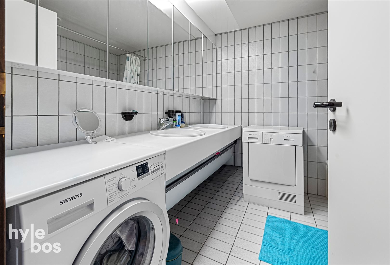 Centraal gelegen 3 slaapkamer appartement met parking foto 17