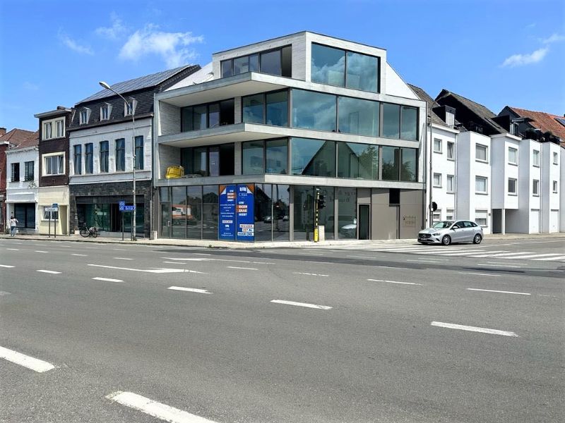 Residentie White Corner handelspand met maximale zichtbaarheid! foto {{pictureIndex}}