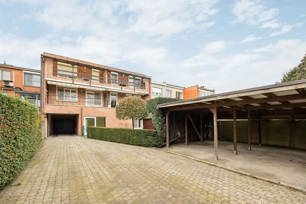 Gelijkvloers appartement met tuin en autostaanplaats foto 18