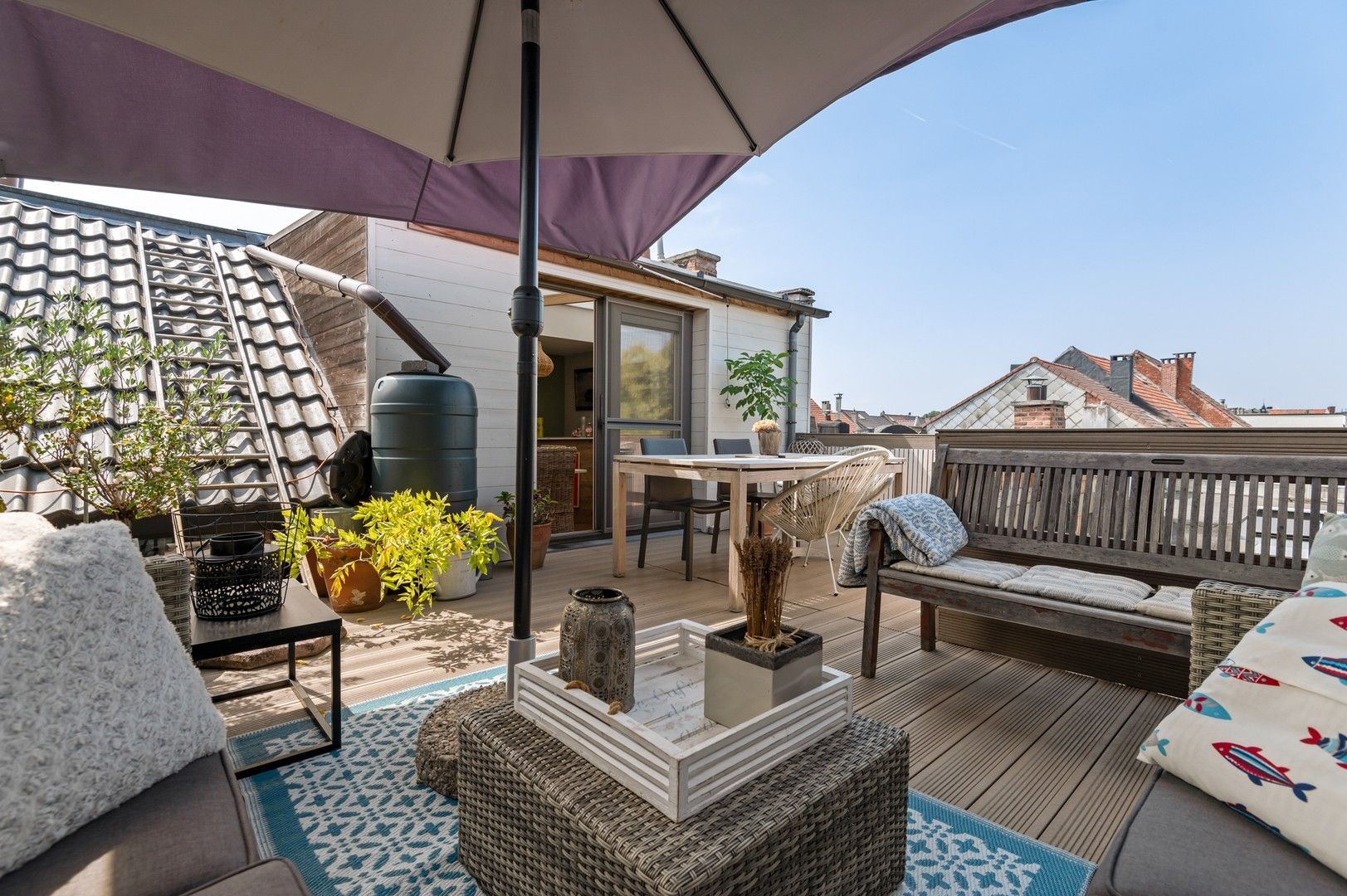 Charmante, lichte woning met heerlijk terras op toplocatie! foto {{pictureIndex}}