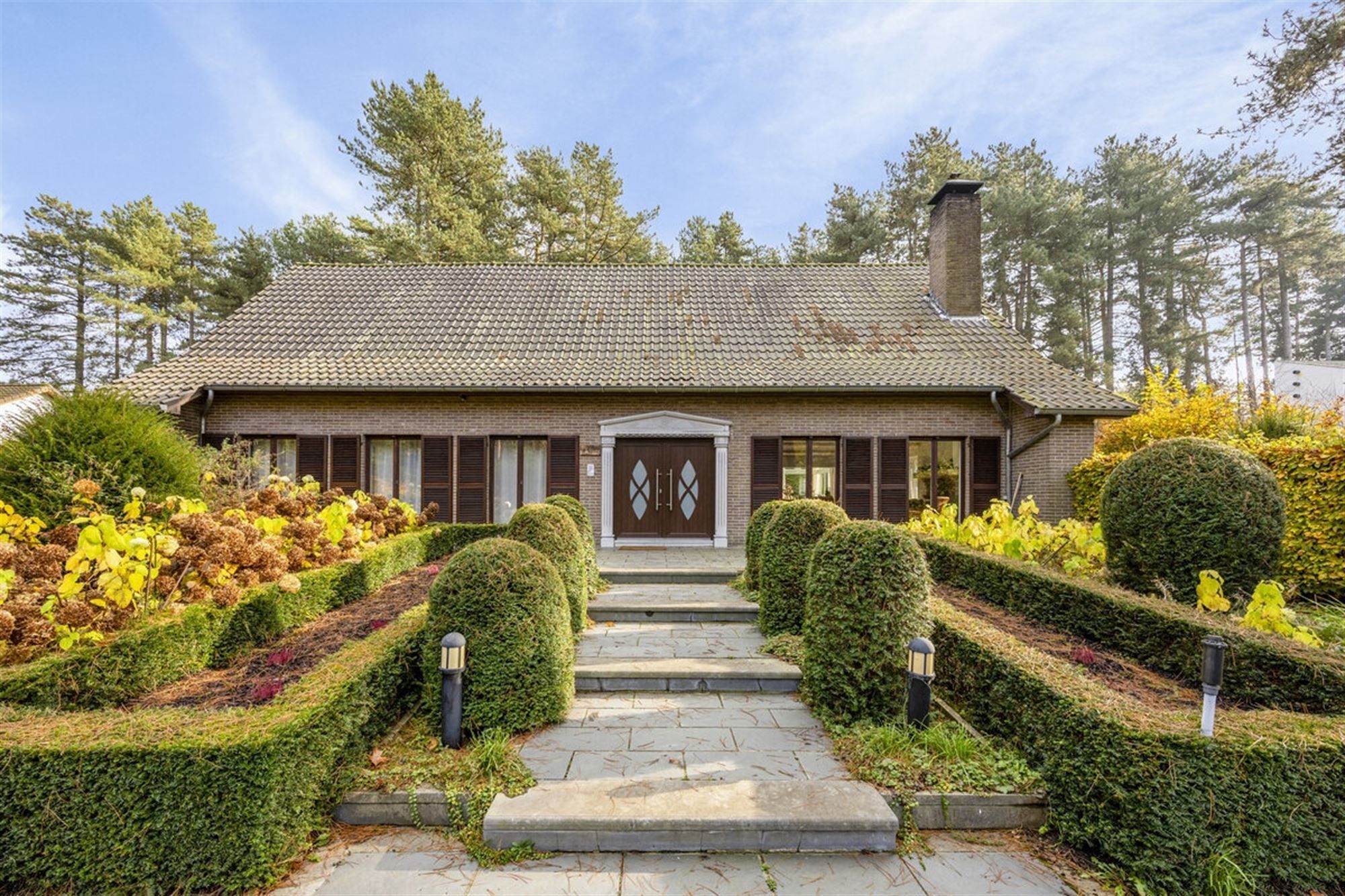 Gerenoveerde energiegunstige grootse villa in een groene residentiële villawijk  foto 6