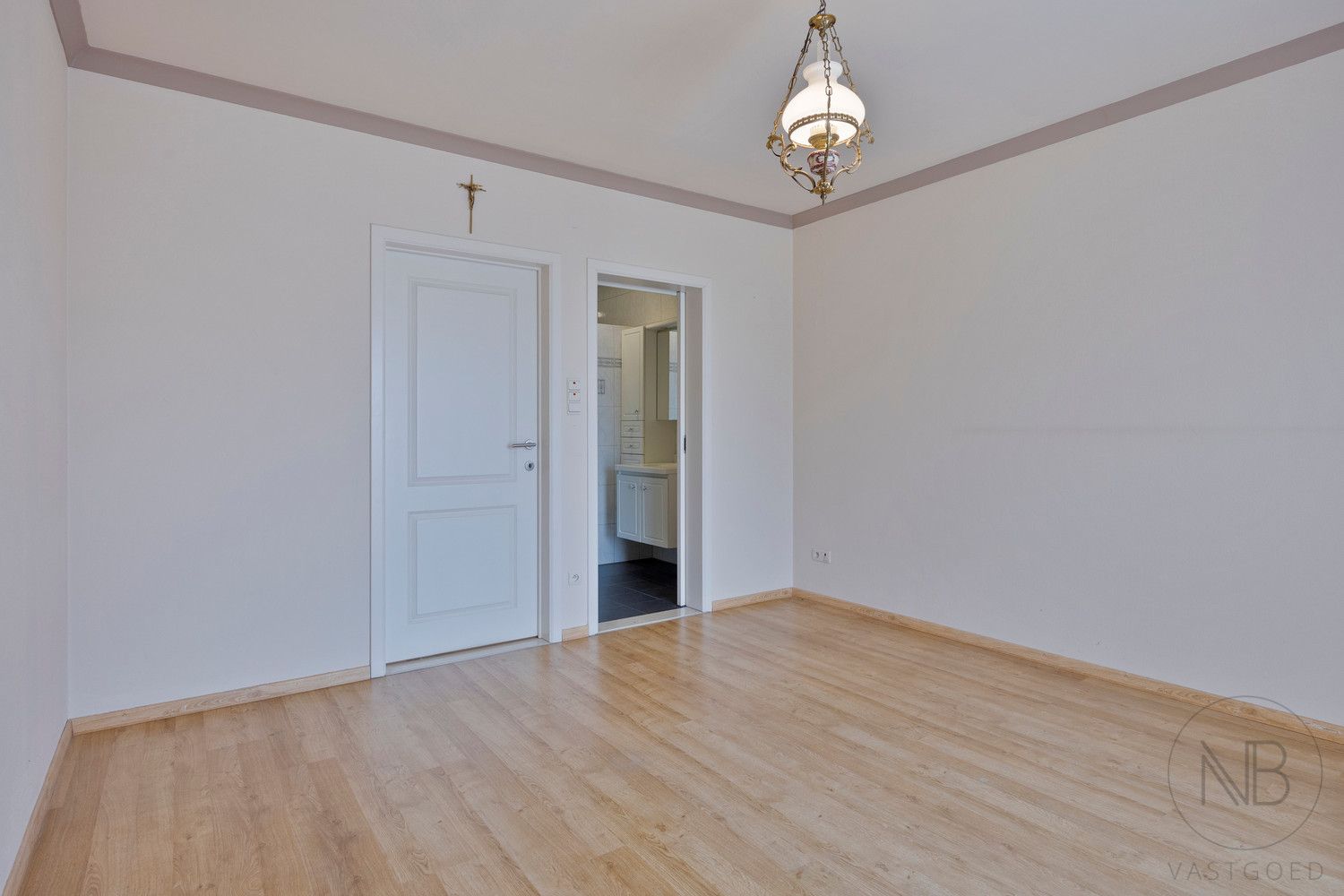 Riant appartement in het centrum van Genk met autostaanplaats! foto 17