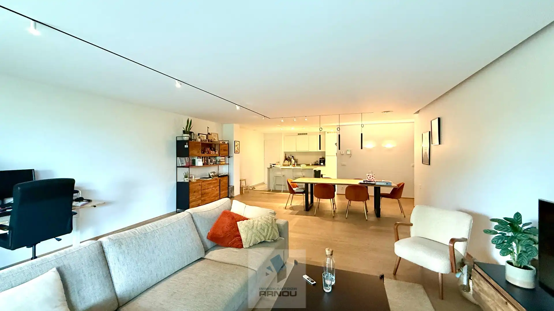 Stijlvolle en ruime loft met 2 slaapkamers, dressing, overdekt terras en 2 parkeerplaatsen foto 9