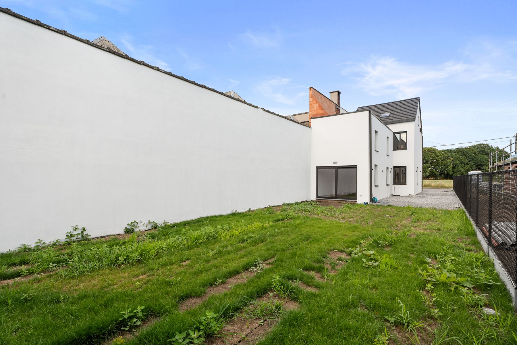 Gerenoveerde halfopen bebouwing parel  foto 23