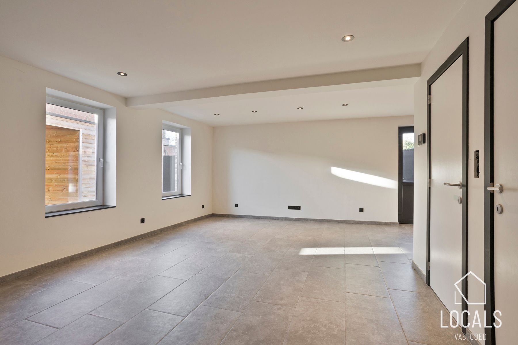 Volledig gerenoveerde halfopen bebouwing in Denderhoutem foto 5