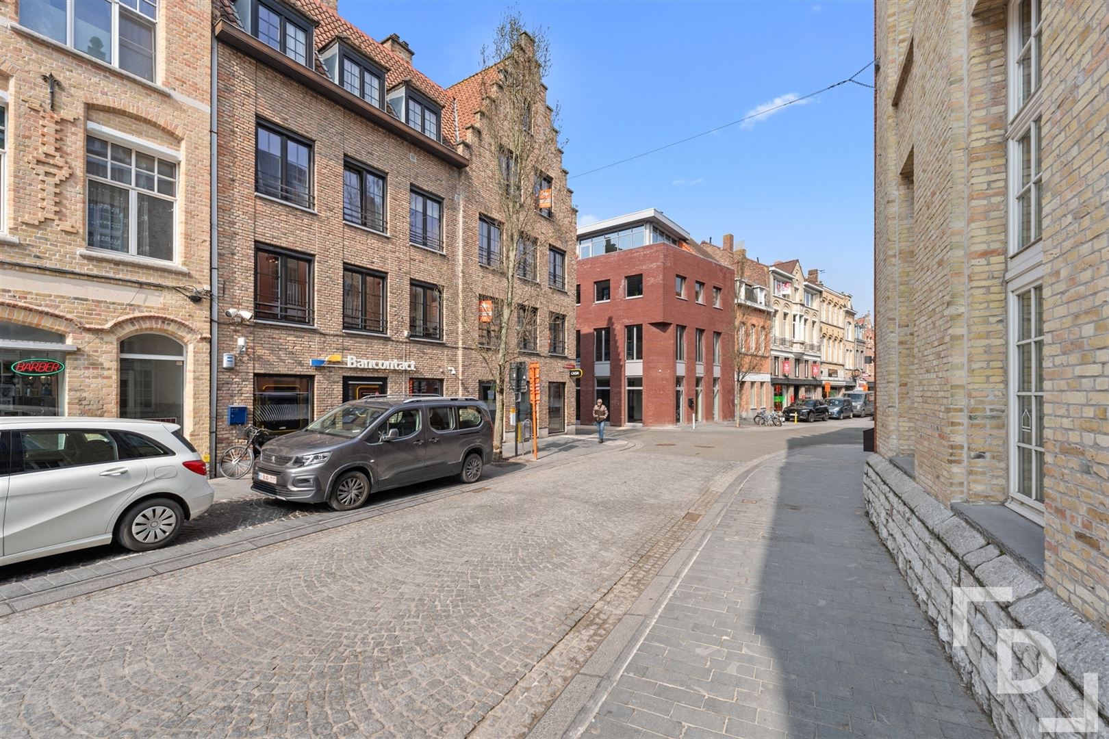 Kwalitatief gerenoveerd appartement in centrum Ieper foto 16