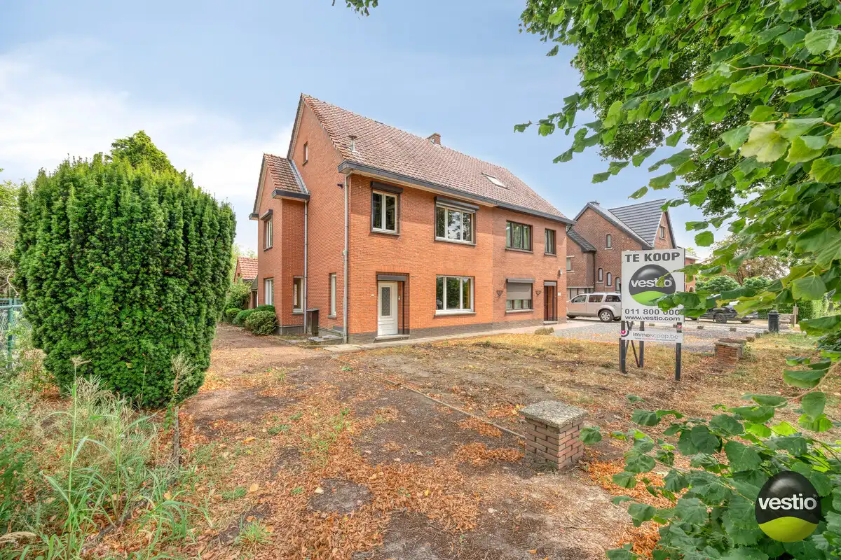 OP TE FRISSEN HALF VRIJSTAANDE WONING OP 7A87CA STADSRAND HASSELT. foto 31