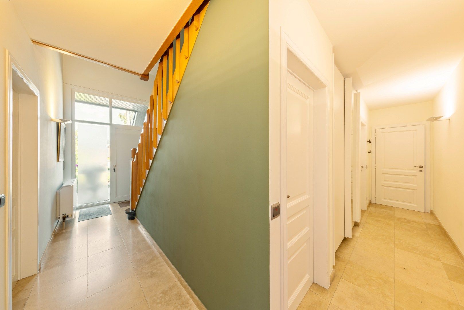 Tijdloze, instapklare, ruime villa met 4 slaapkamers foto 7
