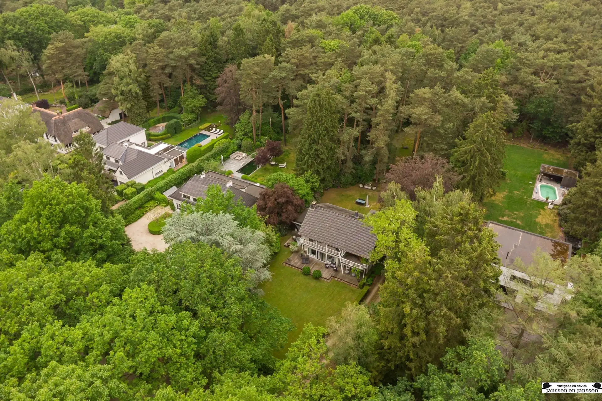 Exclusieve villa op royaal perceel van 3.000 m² grenzend aan uniek natuurdomein foto 30