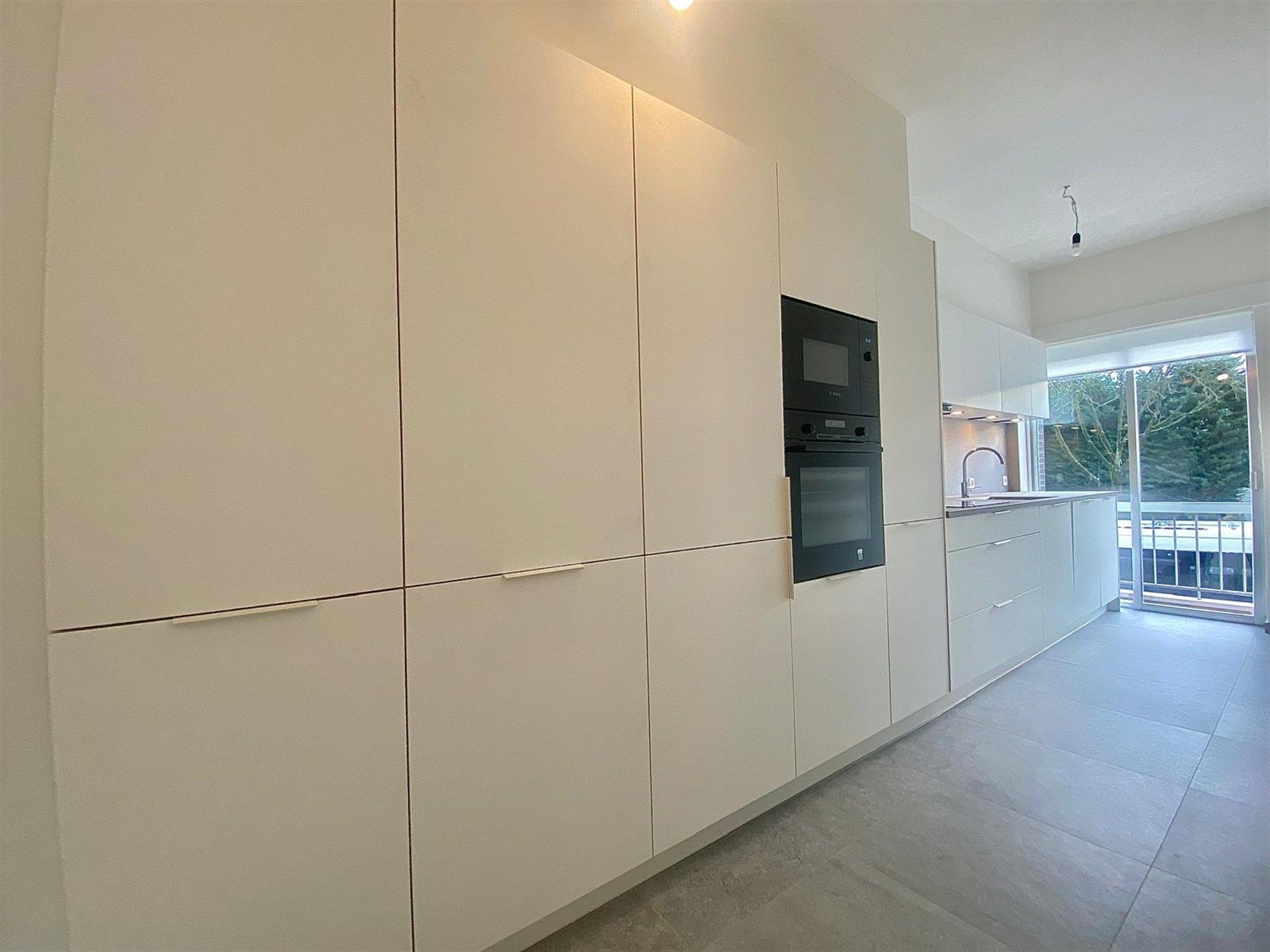 Zeer ruim appartement met drie slaapkamers en garage  foto 7