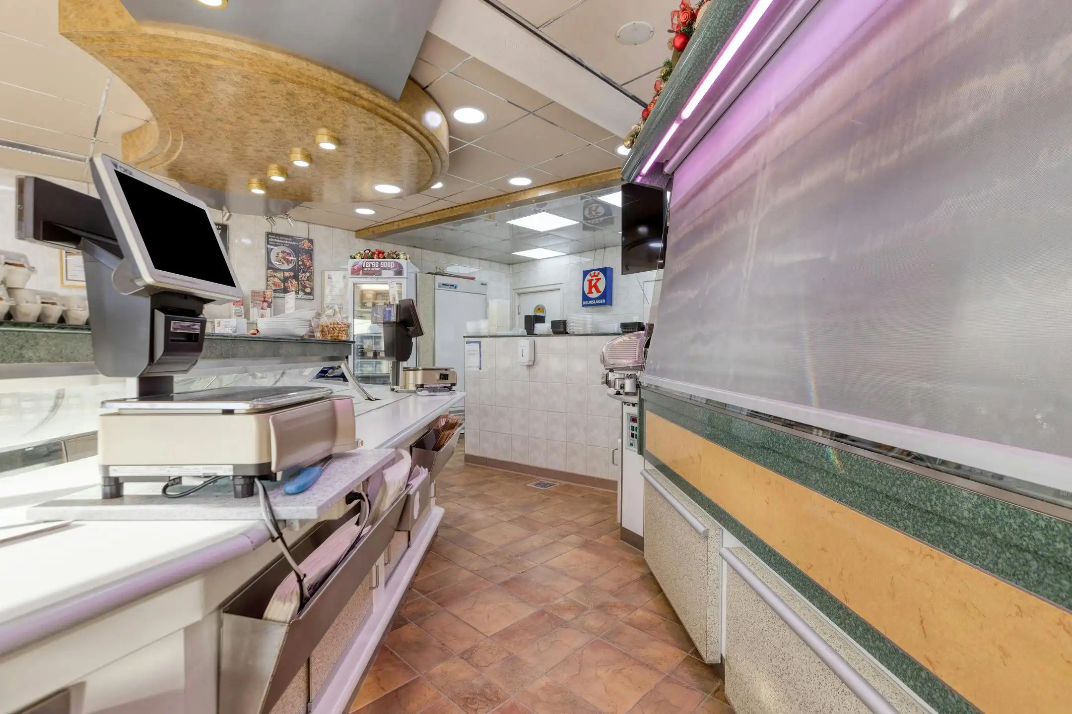 Zeer goed onderhouden handelshuis met handelsruimte en magazijn in centrum Overpelt te koop foto 3