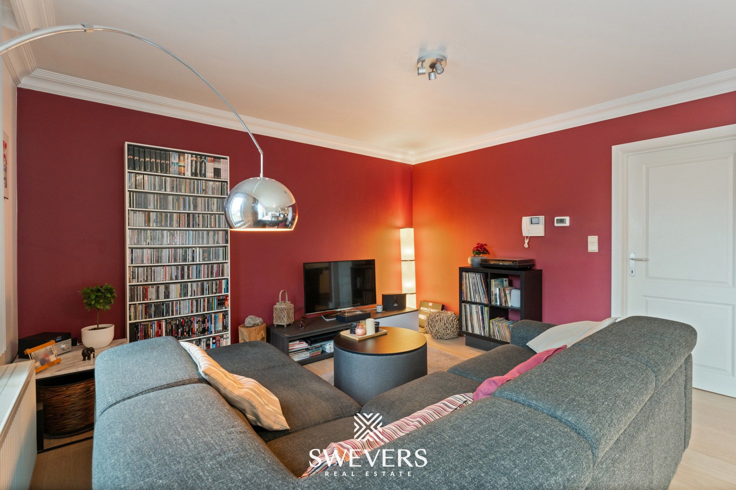 Lichtrijk Appartement met Zuidterras in Hartje Koersel. foto 4