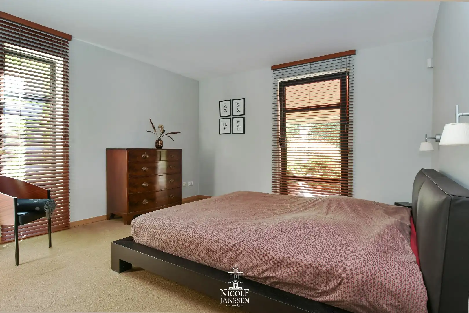 Ruime woning met zwembad foto 11